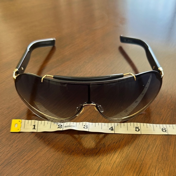 Gucci oversized Stylish Black and Gold Sunglasses, authentic designer sunglasses - Picture 5 of 13